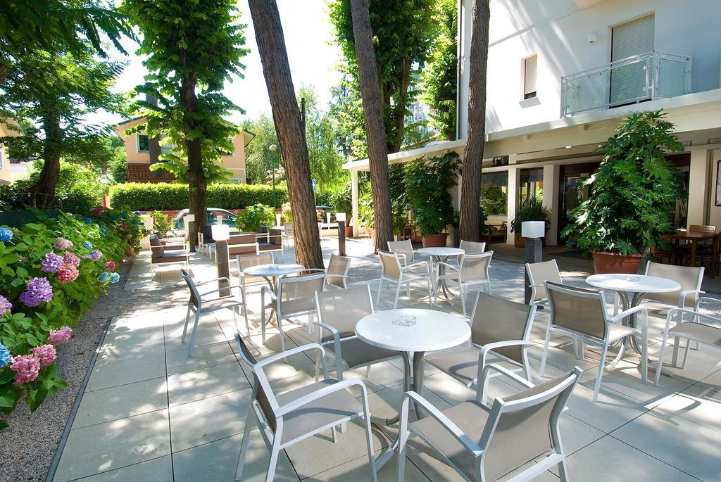 Hotel Trieste Cervia Exterior foto