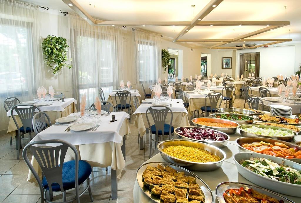 Hotel Trieste Cervia Exterior foto