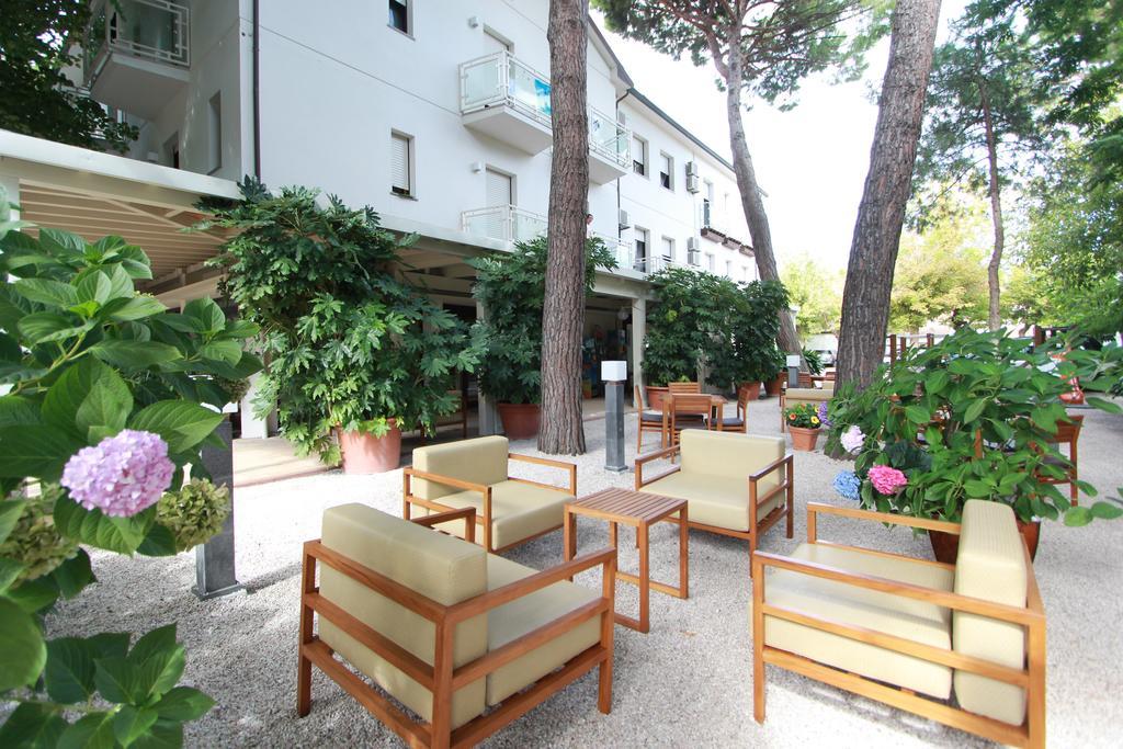 Hotel Trieste Cervia Exterior foto