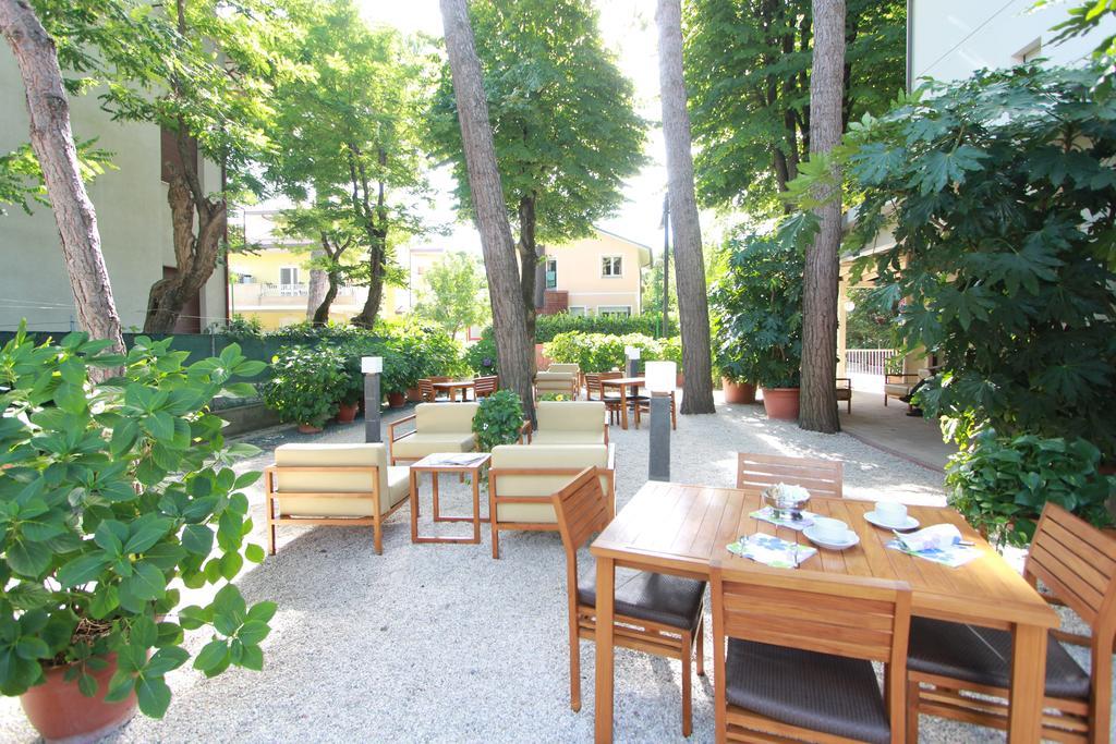 Hotel Trieste Cervia Exterior foto